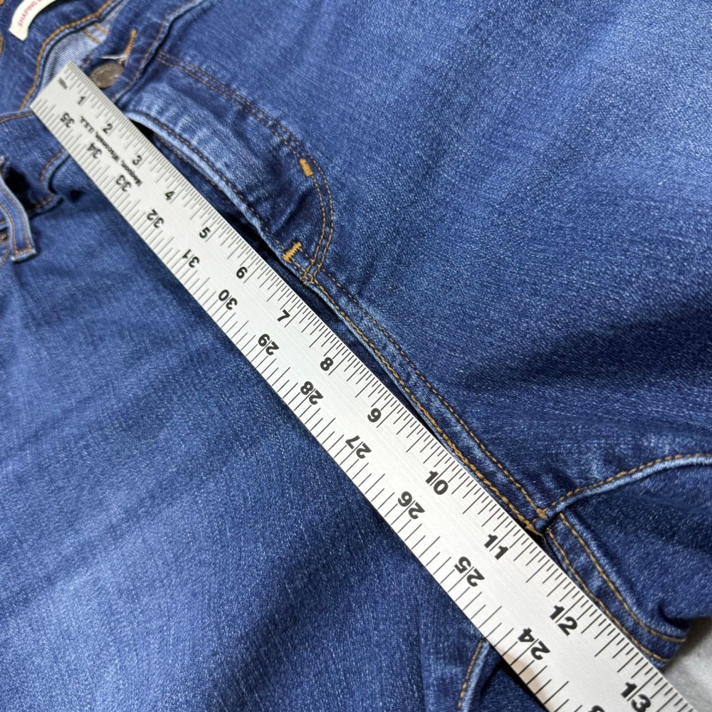Levis Shaping Bermuda Shorts Womens 18W Blue Denim Medium Wash Stretch 9 Inseam - Picture 4 of 7